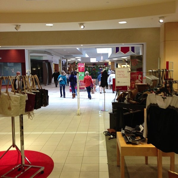 Das Foto wurde bei Meridian Mall von Will L. am 11/23/2012 aufgenommen