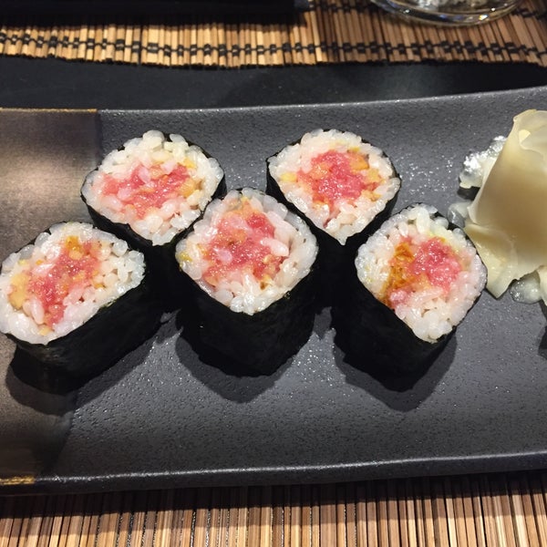 Foto diambil di Sushi Inoue oleh Naz .. pada 6/18/2016