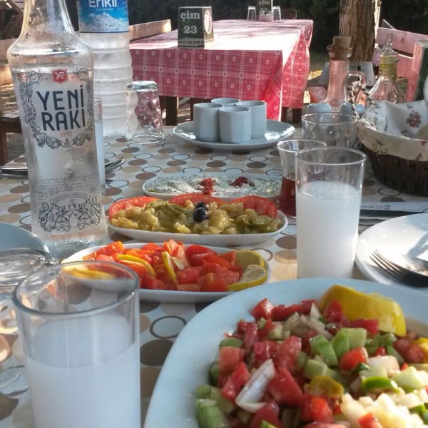 Photo taken at Çim Kahvaltı &amp; Mangal Bahçesi by Gizem Y. on 8/23/2015