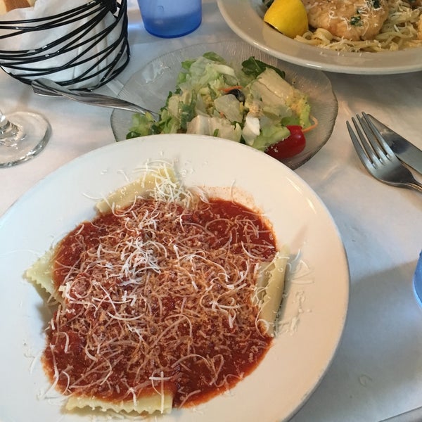 3/14/2018 tarihinde David M.ziyaretçi tarafından Lebros Restaurant'de çekilen fotoğraf