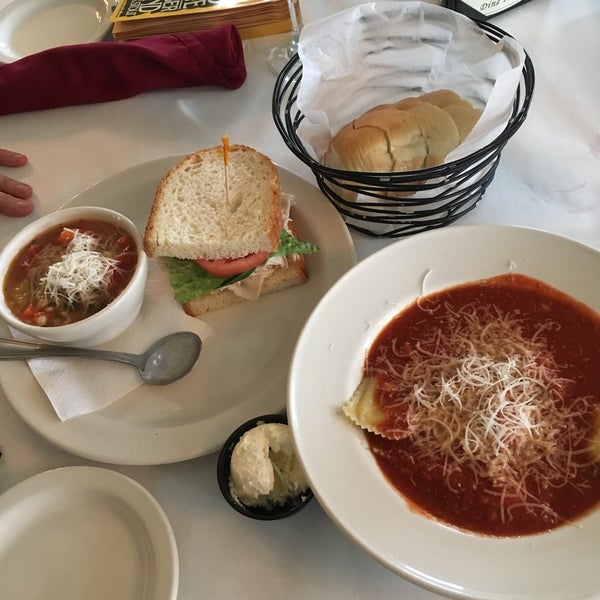 1/25/2019 tarihinde David M.ziyaretçi tarafından Lebros Restaurant'de çekilen fotoğraf