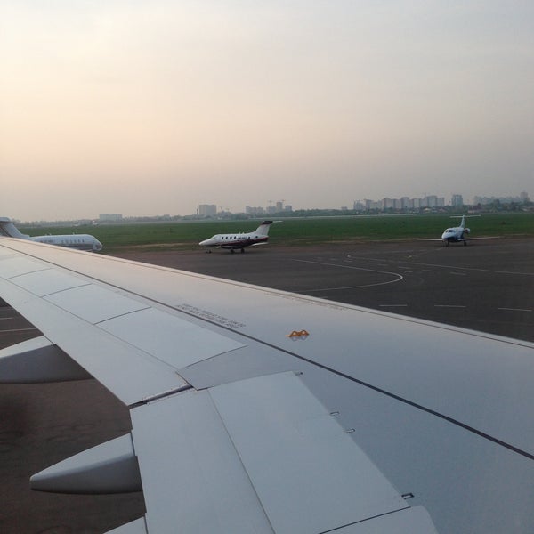 Аэропорт под киевом. Аэропорт жуляны киев. Фото аэропорта киев - жуляны. Фото аэропорта киев - жуляны. Аэропорт под киевом.