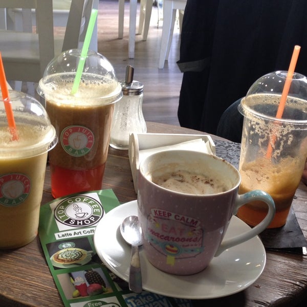 Photo taken at TOP COFFEE SHOP &amp; JUICE BAR by Ivana K. on 1/20/2014