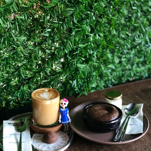 รูปภาพถ่ายที่ Muggle’s Coffee Roastery Özlüce โดย Holly G. เมื่อ 1/17/2019
