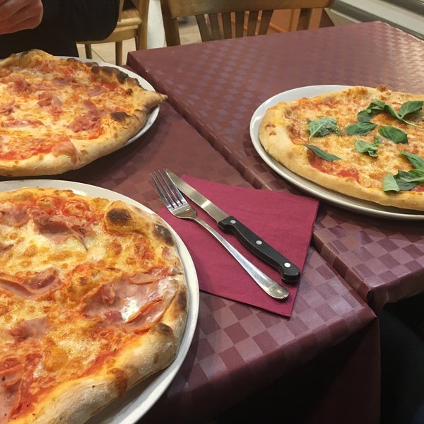 Cheap and quality pizza! It's a must if you are passing from Brussels!