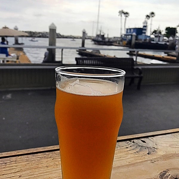 Photo taken at King Harbor Brewing Company Waterfront Tasting Room by Al M. on 8/9/2018