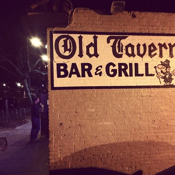 Das Foto wurde bei Old Tavern Bar &amp; Grill von Mike P. am 12/24/2013 aufgenommen