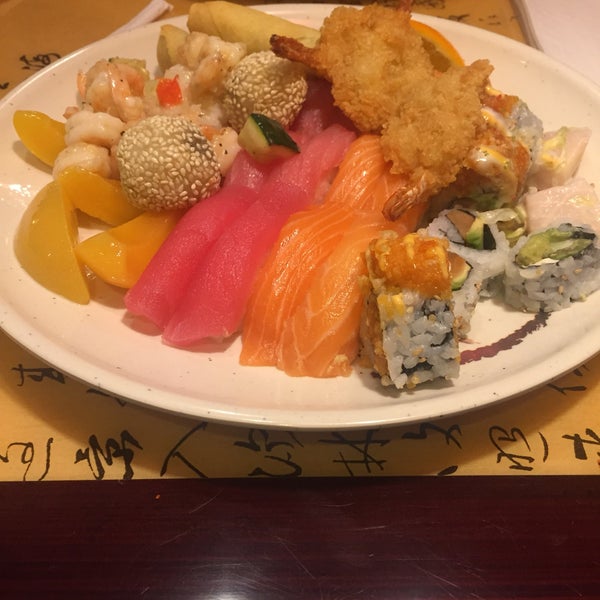 Photo taken at Ginza Japanese Buffet by Titina on 4/22/2018