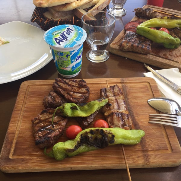 Das Foto wurde bei Köyüm Kasap &amp; Et Restaurant von Mustafa Y. am 7/7/2017 aufgenommen