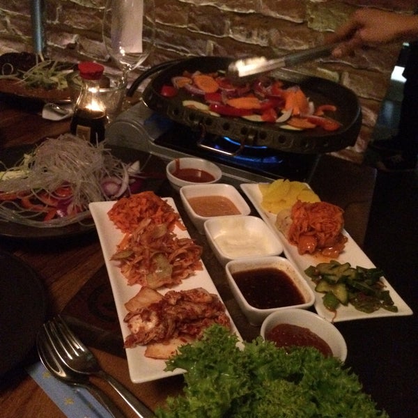 Das Foto wurde bei Seoulkitchen Korean BBQ &amp; Sushi von Olya K. am 10/24/2016 aufgenommen