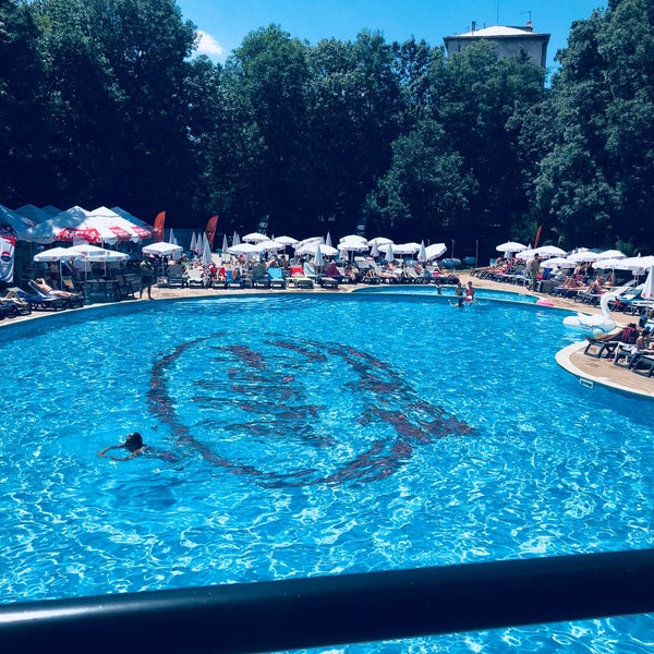 Березы пляж строгино. Платный пляж в москве с бассейном. Бассейн в парке северное тушино. Открытый бассейн воронеж адмирал. Платный пляж в москве с бассейном.
