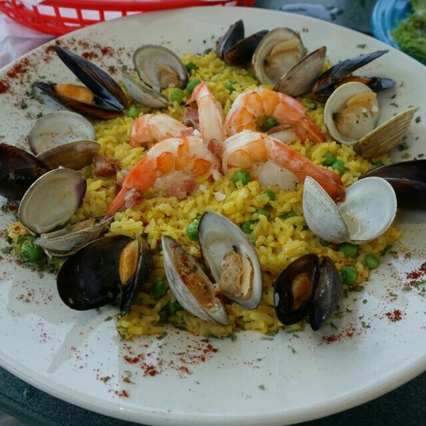 6/27/2015에 Eric C.님이 Crab&#39;s Claw Oceanfront Caribbean Restaurant에서 찍은 사진