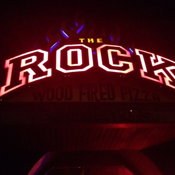 Foto diambil di The Rock Wood Fired Pizza oleh Michael S. pada 12/7/2013
