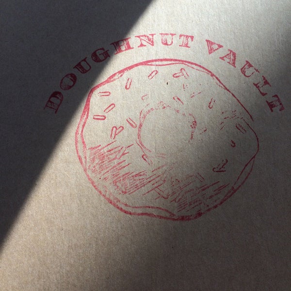 Foto tirada no(a) The Doughnut Vault por carol g. em 3/15/2015
