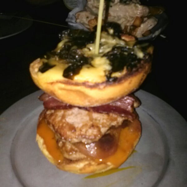 Foto scattata a Stillhouse Craft Burgers &amp; Moonshine da Pinky P. il 11/3/2013