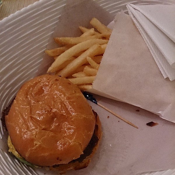 6/1/2013にScott B.がOmakase Burgerで撮った写真