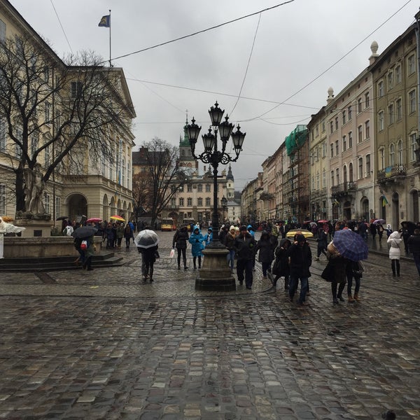 Foto tomada en Площа Ринок  por Анастасия С. el 11/28/2015