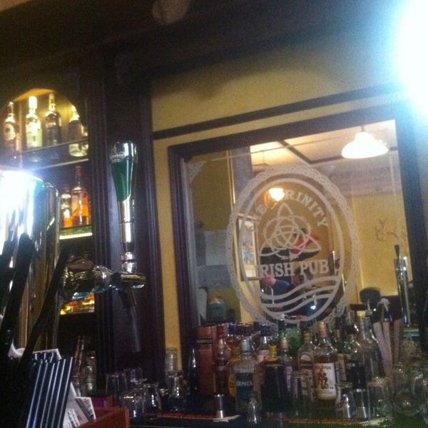 5/4/2013 tarihinde Ksenya C.ziyaretçi tarafından Trinity Irish Pub'de çekilen fotoğraf