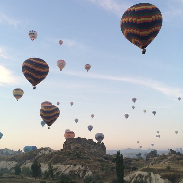 รูปภาพถ่ายที่ Voyager Balloons โดย Merve A. เมื่อ 10/10/2015