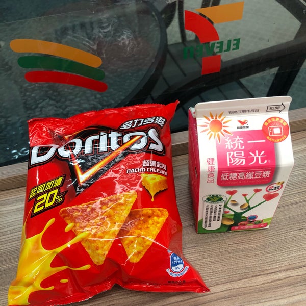 Ананасовый пирог слойки в 7 Eleven Таиланд