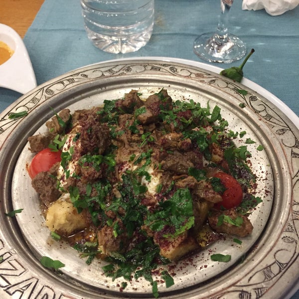 Foto tirada no(a) Tiritcizade Restoran Konya Mutfağı por Nafız 1. em 3/23/2019