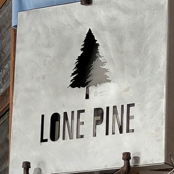 Foto tirada no(a) Lone Pine Brewing por Michael K. em 8/27/2021
