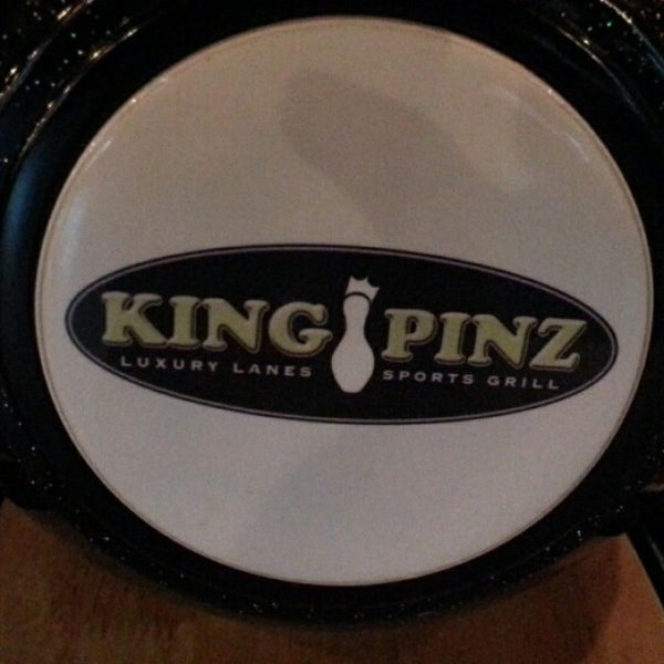 Foto tirada no(a) King Pinz por Michael K. em 10/10/2015