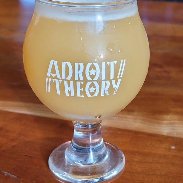 Foto diambil di Adroit Theory Brewing Company oleh Michael K. pada 12/7/2022