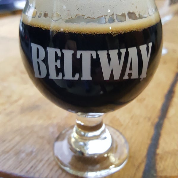 Foto tirada no(a) Beltway Brewing Company por Michael K. em 1/19/2019