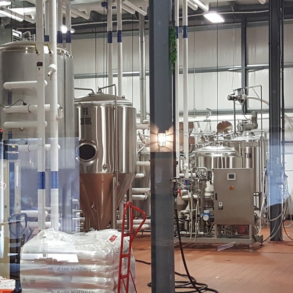 Photo taken at Escutcheon Brewing Co. by Michael K. on 3/7/2020