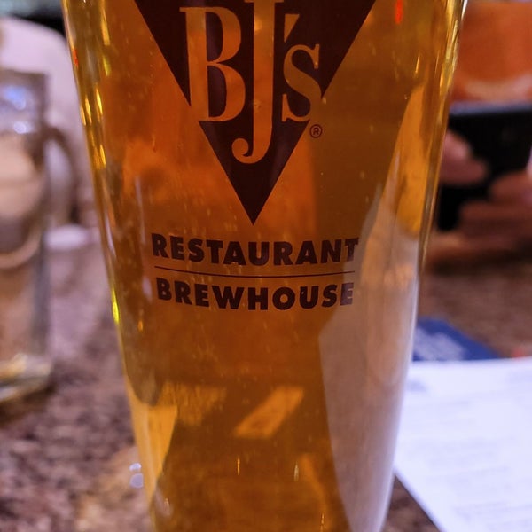Photo taken at BJ&#39;s Restaurant &amp; Brewhouse by Michael K. on 12/4/2020