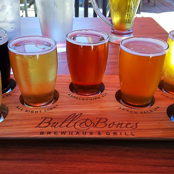 Photo taken at Bull &amp; Bones Brewhaus &amp; Grill by Michael K. on 7/8/2018