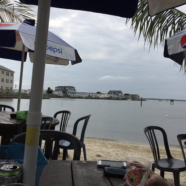 Photo taken at Macky&#39;s Bayside Bar &amp; Grill by R&amp;J&#39;s P. on 9/21/2018