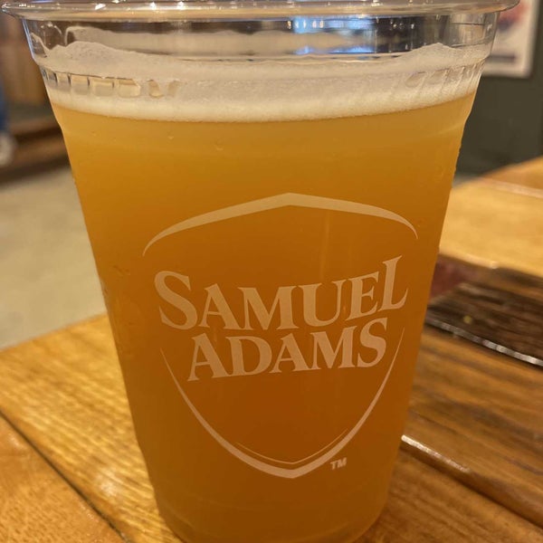 Photo prise au Samuel Adams Brewery par R&amp;J&#39;s P. le8/29/2021