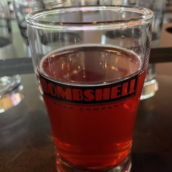 Foto tirada no(a) Bombshell Beer Company por R&amp;J&#39;s P. em 6/8/2022