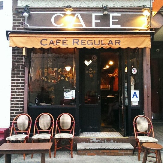 Foto diambil di Café Regular oleh Blake C. pada 10/10/2013