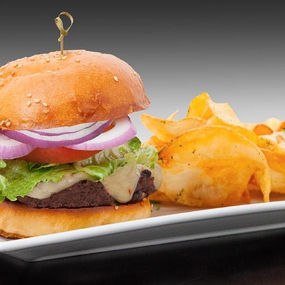 5/2/2014にTiff&#39;s Burger &amp; AlehouseがTiff&#39;s Burger &amp; Alehouseで撮った写真