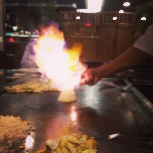 Das Foto wurde bei Mitchikia Japanese Steakhouse &amp; Sushi Bar von John C. am 4/14/2014 aufgenommen