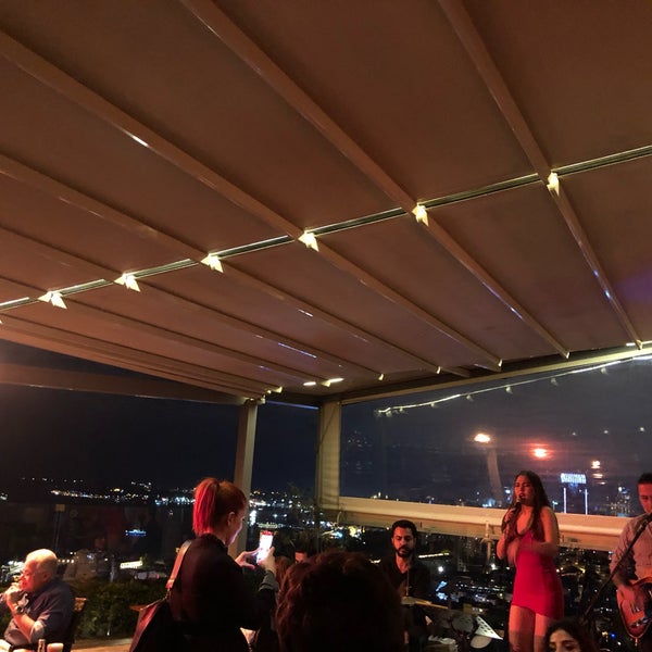 10/6/2019 tarihinde Sinan K.ziyaretçi tarafından Summit Bar &amp; Terrace'de çekilen fotoğraf