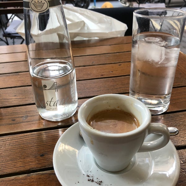 Foto tirada no(a) drip coffee | ist por Sinan K. em 8/6/2020