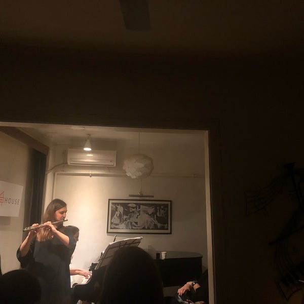2/11/2019 tarihinde Sinan K.ziyaretçi tarafından Piano House'de çekilen fotoğraf