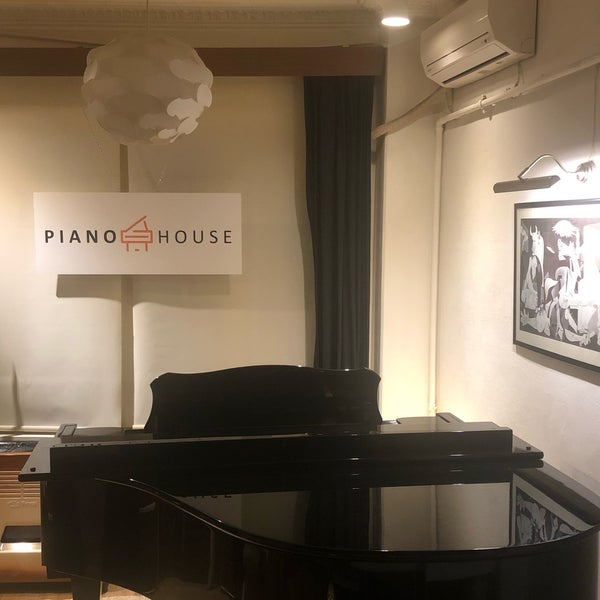 Foto scattata a Piano House da Sinan K. il 2/11/2019