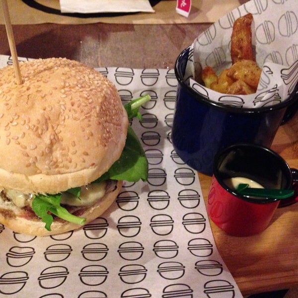 2/27/2015에 Beto A.님이 Haus Burger Bar에서 찍은 사진