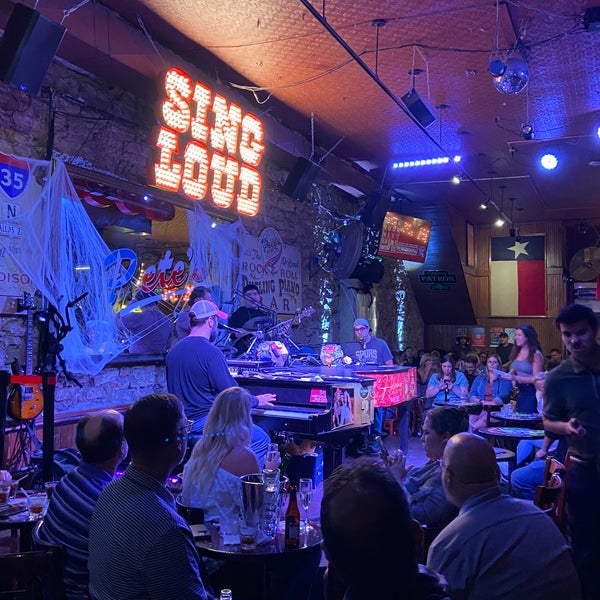 Foto tirada no(a) Pete&#39;s Dueling Piano Bar por Jeff G. em 10/28/2022