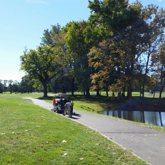Foto diambil di Clearview Park Golf Course oleh Sang Wook J. pada 10/12/2014