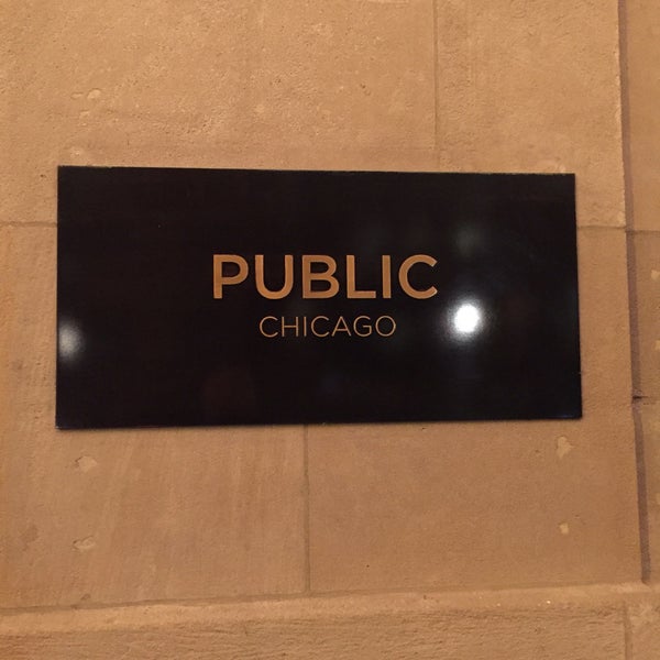 Foto scattata a Ambassador Chicago da Catherine il 10/29/2016