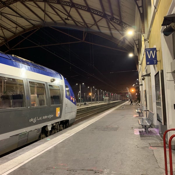 Photo taken at Gare SNCF d&#39;Avignon-Centre by Miyo F. on 12/27/2018