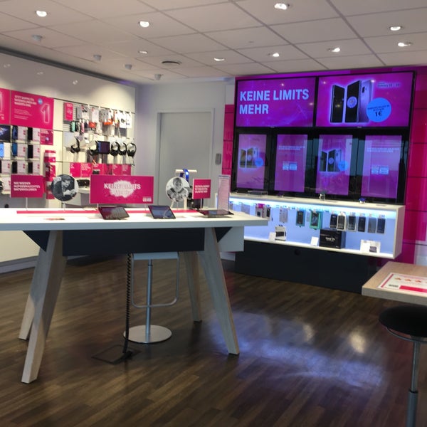 Foto tomada en Telekom Shop  por Intelli U. el 5/4/2018