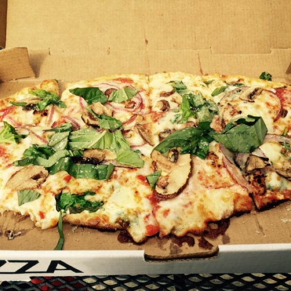 Foto tirada no(a) DC Pizza por Stephanie B. em 10/31/2014