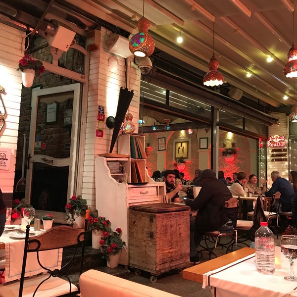 Foto scattata a Albura Kathisma Cafe &amp; Restaurant da Tasha S. il 4/16/2019